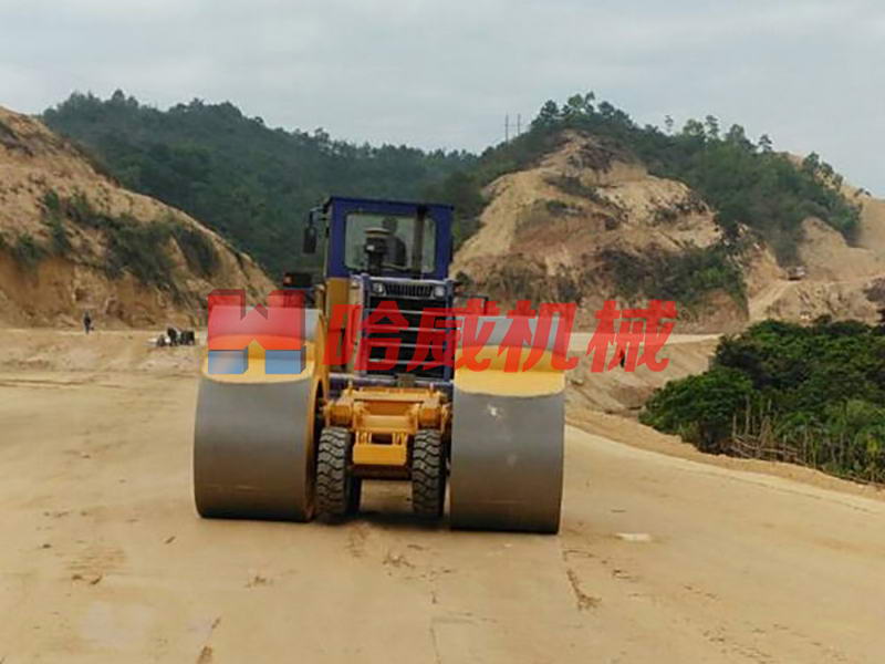 湖南張家界沖擊壓路機施工