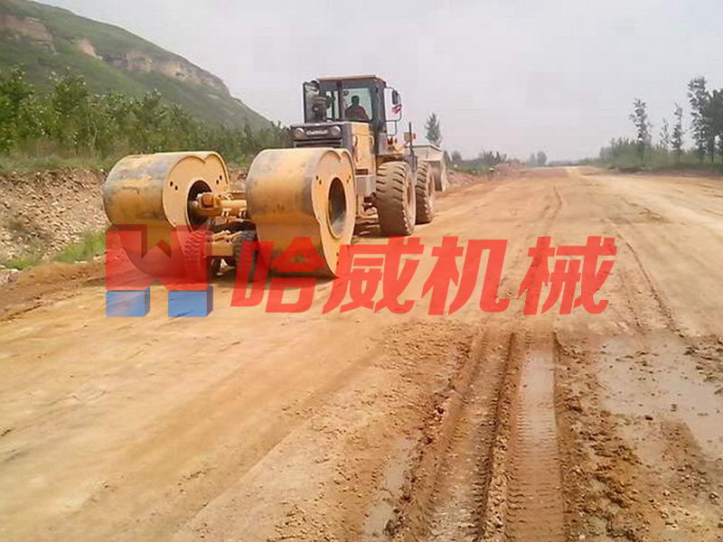 三邊形沖擊壓路機